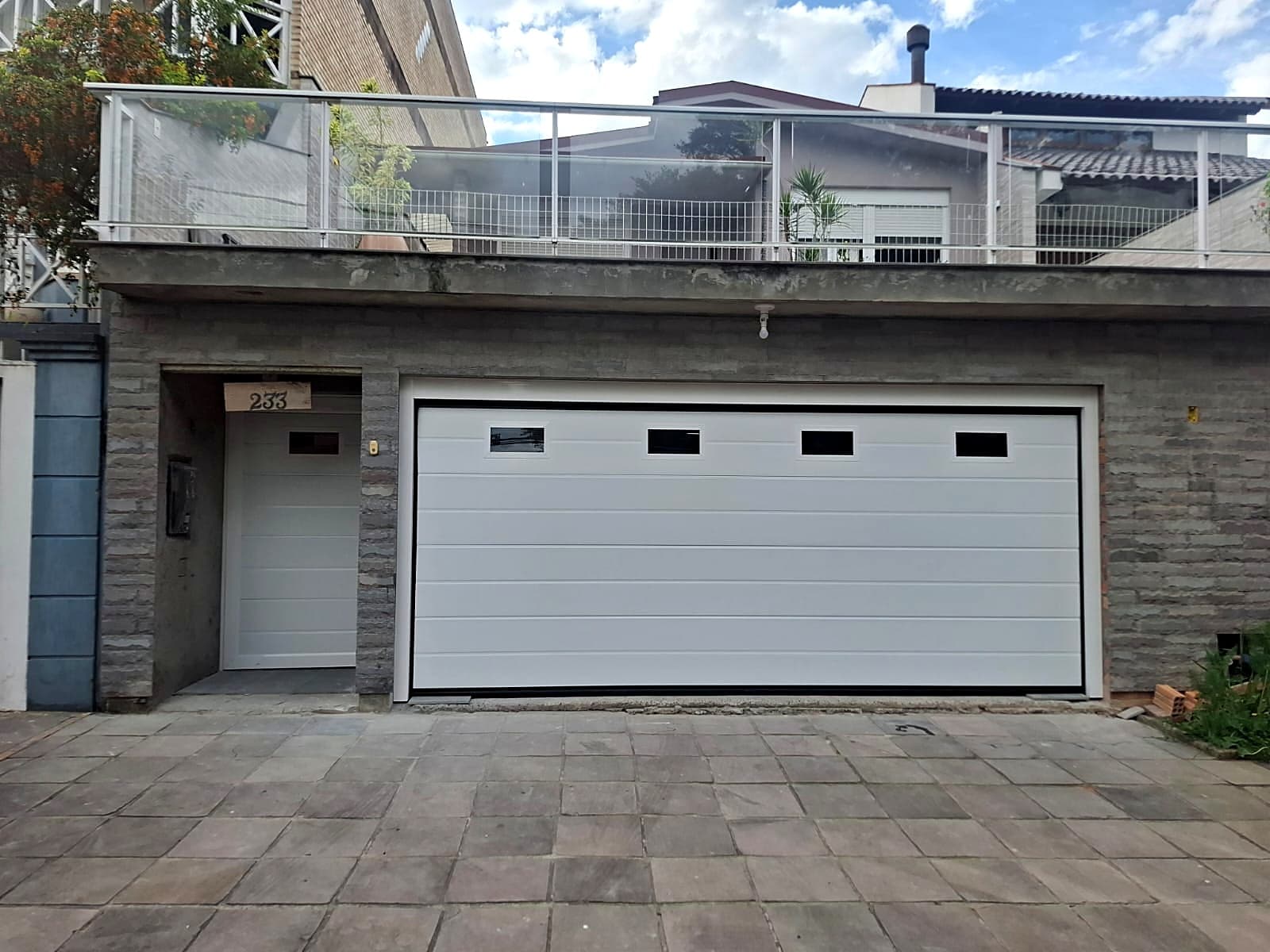 Interior de garagem com portão seccional Cattani